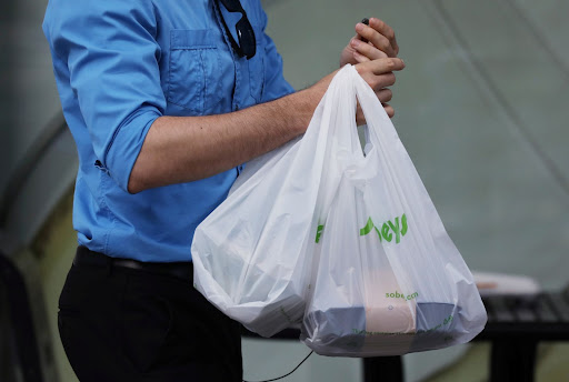 Should The Use Of Plastic Bags Be Banned In All Retail Stores